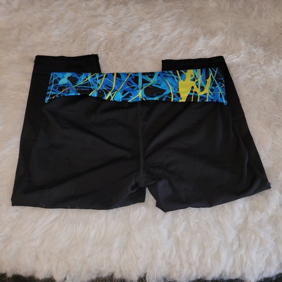 ***3/$30*** Calvin Klein Performance Quick Dry Crop Leggings - Picture 4 of 13